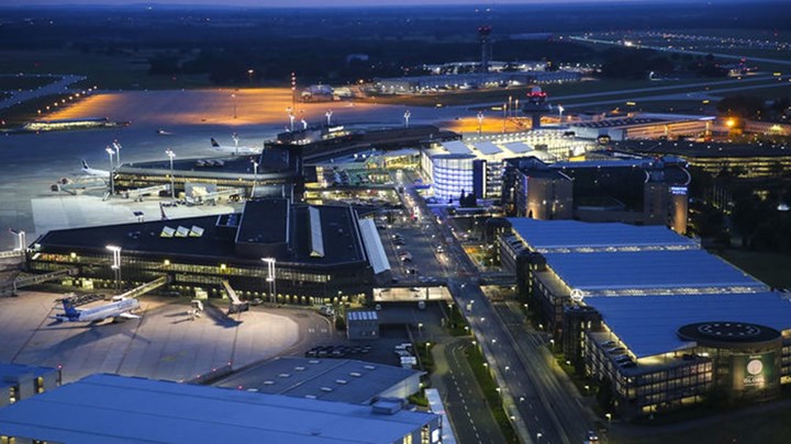 Σε λειτουργία ξανά το αεροδρόμιο στο Ανόβερο