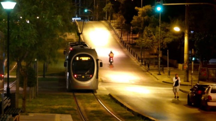 65χρονος παρασύρθηκε από τραμ στη Νέα Σμύρνη