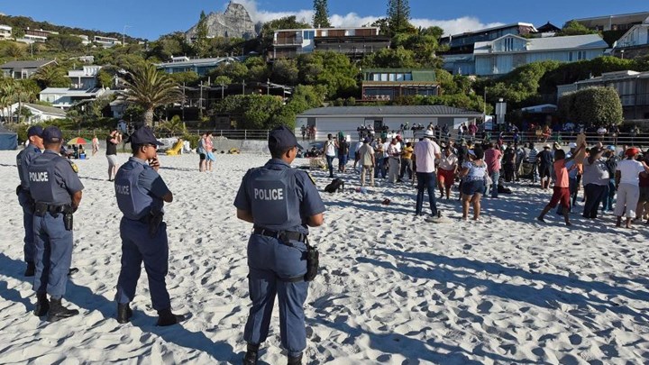 Σάλος στο Κέιπ Τάουν – Αφρικανοί καταγγέλλουν ότι τους διώχνουν από παραλία – ΦΩΤΟ