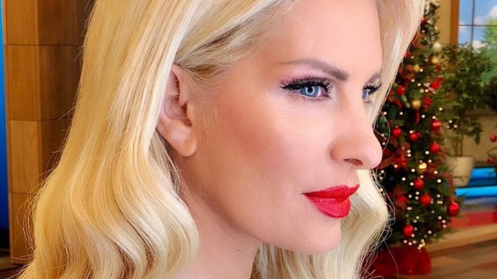 Η Ελένη Μενεγάκη έκανε ελεύθερη πτώση με αλεξίπτωτο – ΒΙΝΤΕΟ