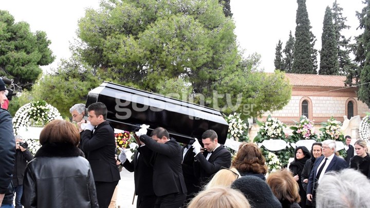 Το τελευταίο χειροκρότημα για τη Μαριάννα Τόλη – ΦΩΤΟ