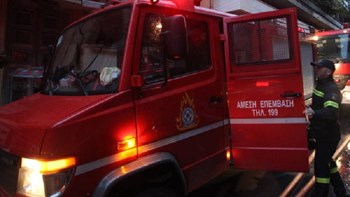 Στην εντατική νοσηλεύονται τα δίδυμα που απεγκλωβίστηκαν αναίσθητα από φλεγόμενο διαμέρισμα στην Καλλιθέα