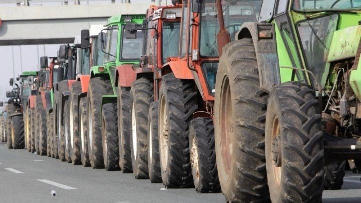 Ποινική δίωξη κατά 10 αγροτών μόλις 24 ώρες μετά το μπλόκο των τρακτέρ στη Νίκαια