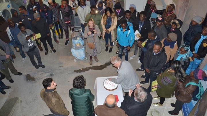 Έκοψαν τη βασιλόπιτα των Χριστιανών προσφύγων στη Μόρια