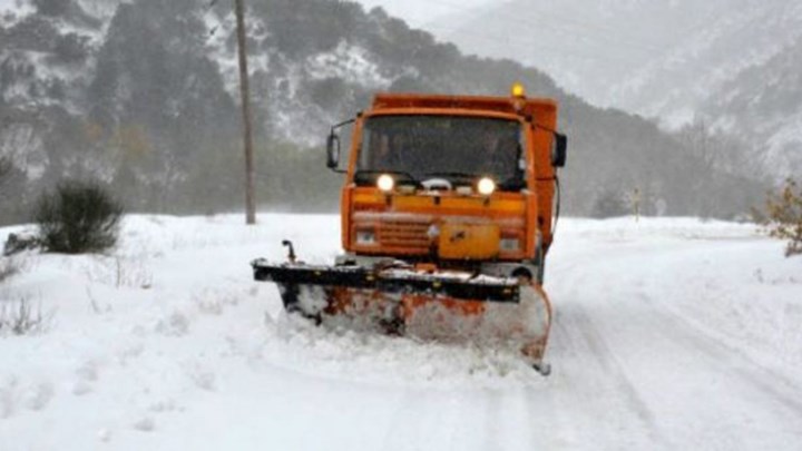 Επιχείρηση για διάσωση χειριστή εκχιονιστικού στην Φθιώτιδα