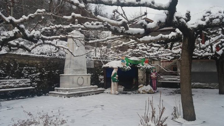 Εικόνες από τη χιονισμένη ορεινή Ναυπακτία – ΦΩΤΟ