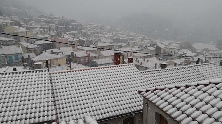 Εντυπωσιακές εικόνες από τη χιονισμένη Λέσβο – ΦΩΤΟ