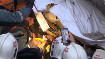 «Θαύμα» στα συντρίμμια της πολυκατοικίας στη Ρωσία – Ανασύρθηκε ζωντανό βρέφος 10 μηνών – ΒΙΝΤΕΟ