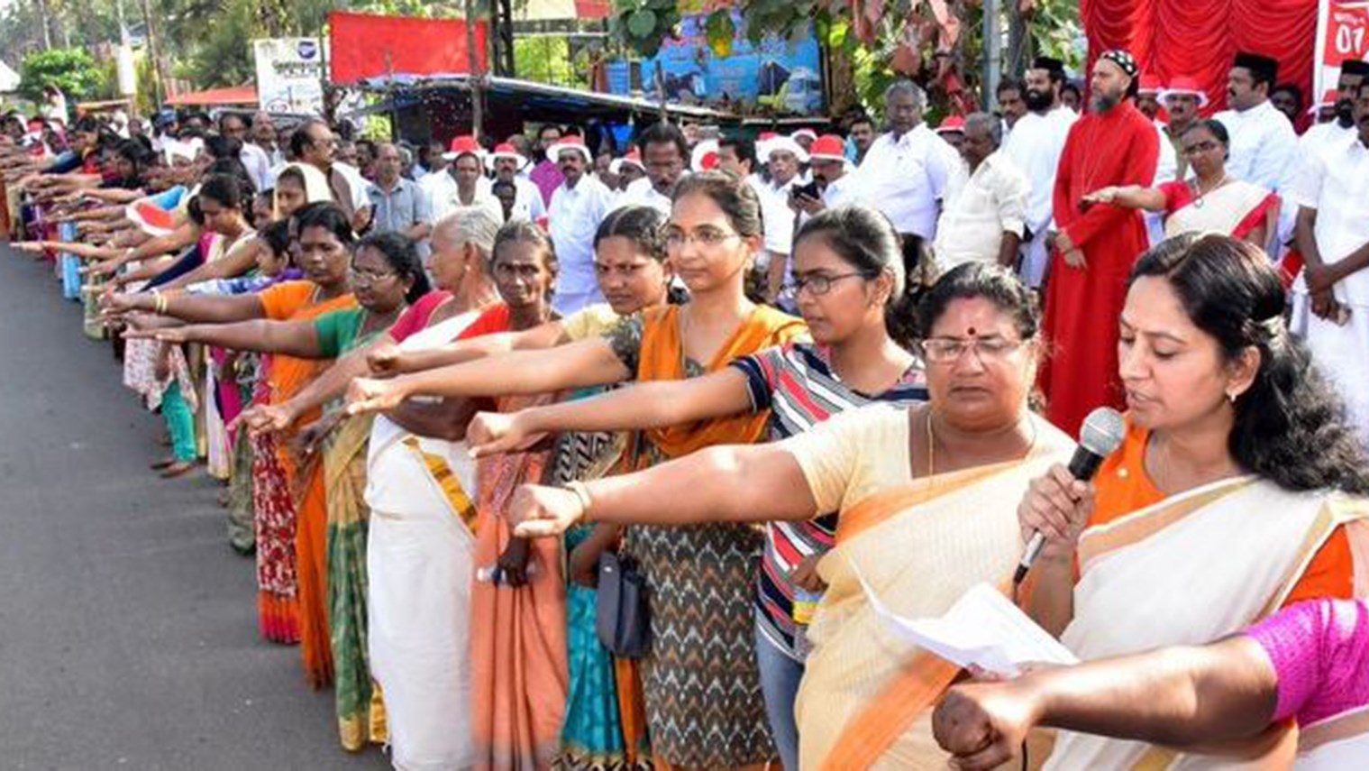 Γυναίκες στην Ινδία σχημάτισαν ανθρώπινη αλυσίδα μήκους 620 χιλιομέτρων – Δείτε γιατί