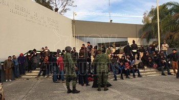 Περίπου εκατό μετανάστες αποπειράθηκαν να περάσουν από το Μεξικό στις ΗΠΑ την παραμονή της Πρωτοχρονιάς