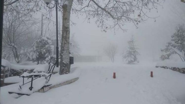 Αποκλεισμένα χωριά στη Φθιώτιδα – Το χιόνι έφτασε το ένα μέτρο – ΦΩΤΟ