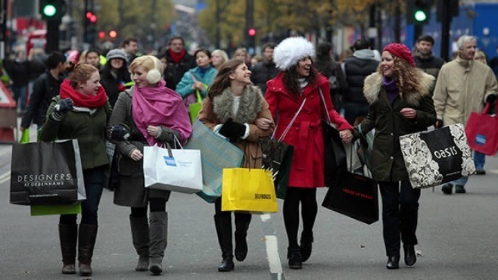 Όσοι πιστοί προσέλθετε : Ξεκίνησαν οι χειμερινές εκπτώσεις στο Λονδίνο