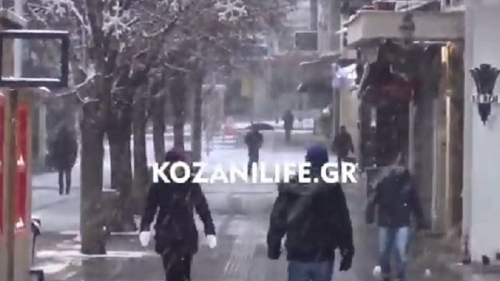 Πυκνή χιονόπτωση και στην πόλη της Κοζάνης – ΒΙΝΤΕΟ