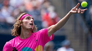 Οι γκριμάτσες του Τσιτσιπά πριν παίξει με τον Φέντερερ – ΒΙΝΤΕΟ