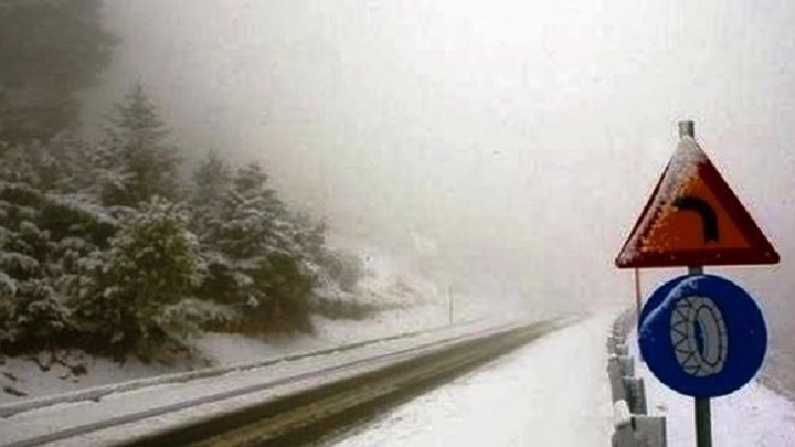 Απαγόρευση της κυκλοφορίας φορτηγών λόγω χιονόπτωσης σε Μαλακάσα και Βίλια