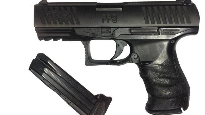 «Τρελές σφαίρες» στη Λάρισα: Λοχίας «γάζωσε» δύο σπίτια για να γιορτάσει το… νέο έτος