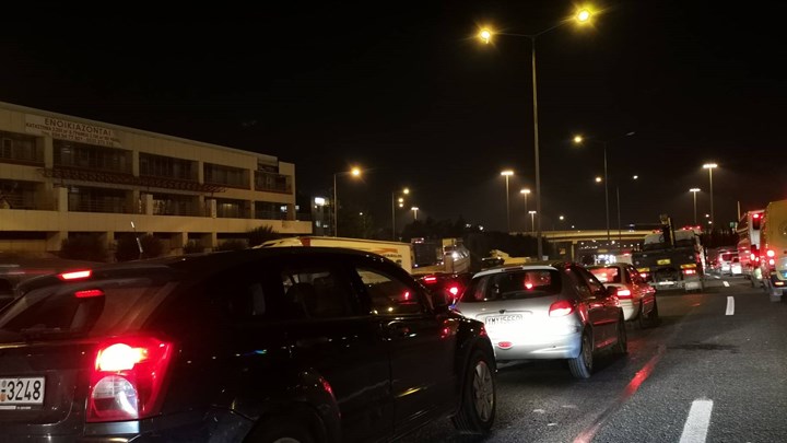 Αποκαταστάθηκε η κυκλοφορία φορτηγών στην εθνική οδό Αθηνών-Λαμίας