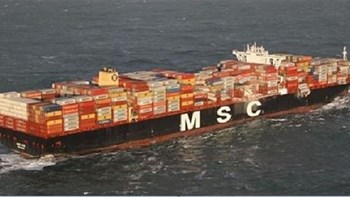 270 κοντέινερ έπεσαν από πλοίο στη Βόρεια Θάλασσα – Επικίνδυνα χημικά ξεβράστηκαν σε ολλανδική παραλία – ΒΙΝΤΕΟ