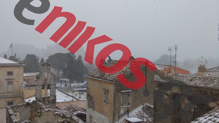 Χιονίζει και στην πόλη της Κέρκυρας – ΦΩΤΟ αναγνώστη