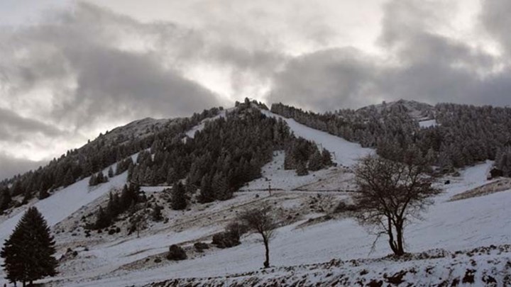 Ξεπέρασε το ένα μέτρο το ύψος του χιονιού στα ορεινά των Τρικάλων