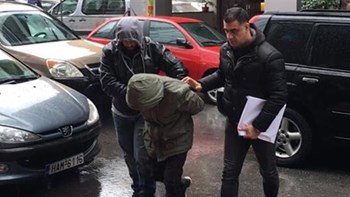 Ένταση στα δικαστήρια Πειραιά για τον δράστη της δολοφονίας του 21χρονου