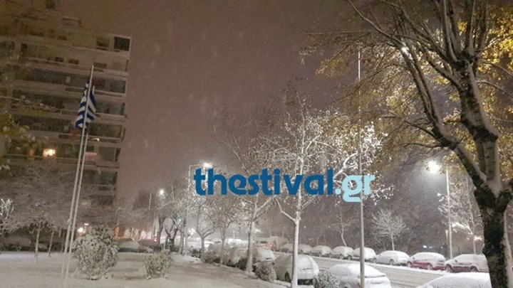 Στα “λευκά” η πόλη της Θεσσαλονίκης – Με προβλήματα οι μετακινήσεις – ΒΙΝΤΕΟ – ΦΩΤΟ