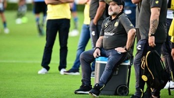 Πήρε εξιτήριο από το νοσοκομείο ο Μαραντόνα