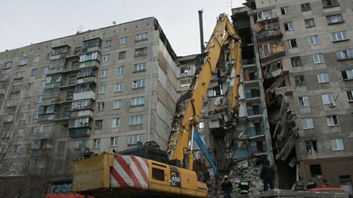 Περισσότεροι από 400 οι άστεγοι από την έκρηξη και κατάρρευση της πολυκατοικίας στο Μαγκνιτογκόρσκ