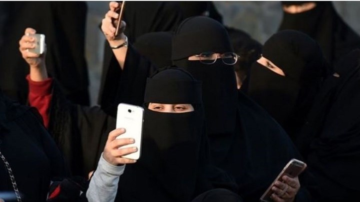 Νέος νόμος στη Σαουδική Αραβία – Οι γυναίκες θα μαθαίνουν ότι πήραν διαζύγιο με… sms