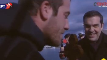 Τι είπε ο Πρωθυπουργός σε αυτούς που έπεσαν για να πιάσουν τον Σταυρό – ΒΙΝΤΕΟ