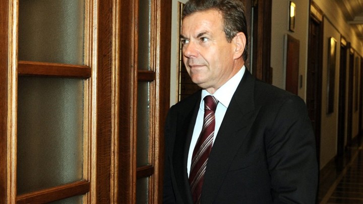 «Κούρεμα» χρεών για 900.000 ελεύθερους επαγγελματίες και αγρότες