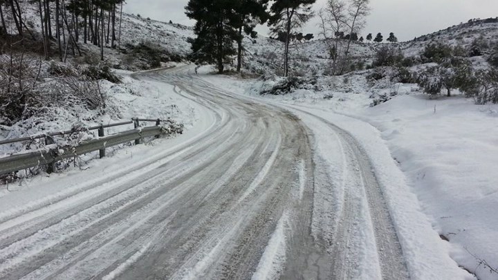 Δείτε ποιοι δρόμοι παραμένουν κλειστοί λόγω χιονιά και παγετού στη Θεσσαλονίκη