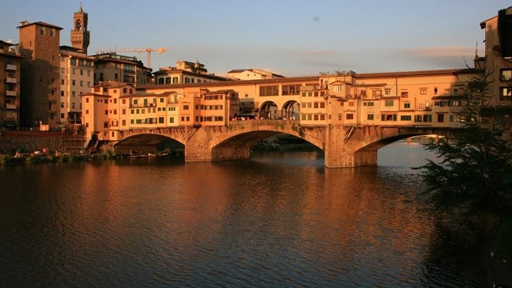 Περιπέτεια για 15χρονη Ελληνίδα στη Φλωρεντία – Έγραψε το όνομά της στην Ponte Vecchio και το πλήρωσε ακριβά