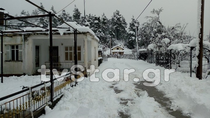 Έντονη χιονόπτωση σε πολλές περιοχές της Εύβοιας