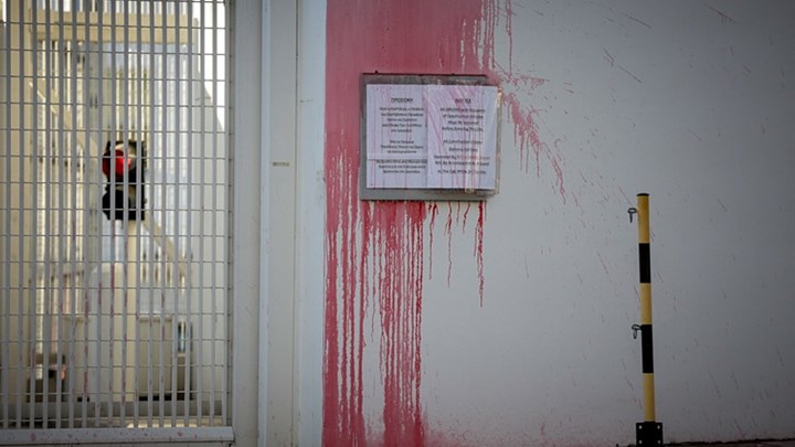 Δύο συλλήψεις για την επίθεση του Ρουβίκωνα στην πρεσβεία των ΗΠΑ