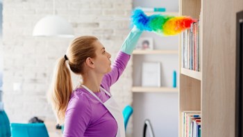 Αυτές είναι οι καλύτερες κρυψώνες της σκόνης στο σπίτι σας