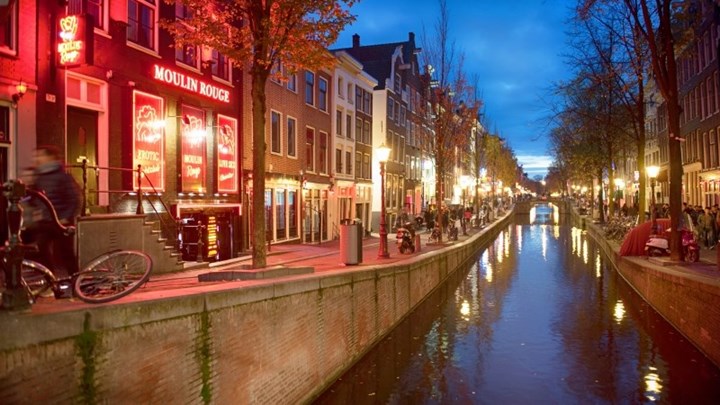 Σοκάρει η εξομολόγηση σκλάβας του σεξ στα Κόκκινα Φανάρια του Άμστερνταμ – ΦΩΤΟ