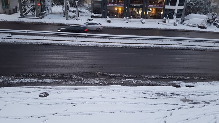 Ποιοι δρόμοι είναι κλειστοί στην Αττική λόγω χιονιά