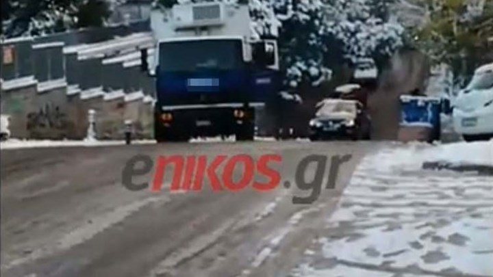 Προβλήματα στην κυκλοφορία στον Περισσό – Φορτηγό “κόλλησε” στην ανηφόρα – ΒΙΝΤΕΟ αναγνώστη