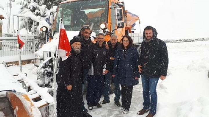 Με εκχιονιστικά πήγαν οι γιατροί στο Κέντρο Υγείας Ανωγείων – ΦΩΤΟ