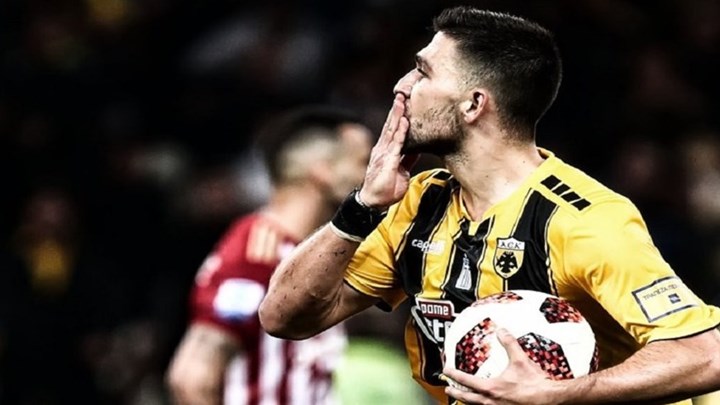 Μένει ο Μπακασέτας στην ΑΕΚ