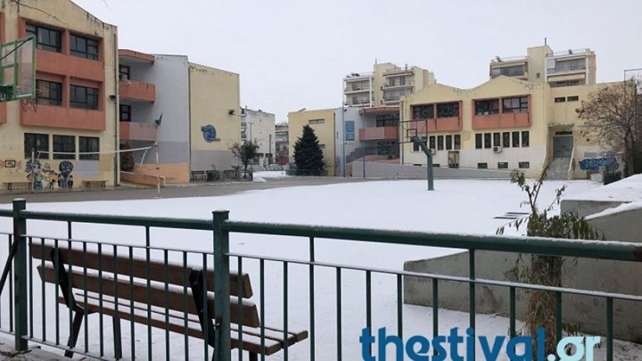 Μαθητής γλίστρησε στον πάγο και έσπασε το πόδι του την ώρα του διαλείμματος