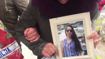 Κηδεύτηκε η 29χρονη Αγγελική που δολοφονήθηκε από τον πατέρα της – ΒΙΝΤΕΟ