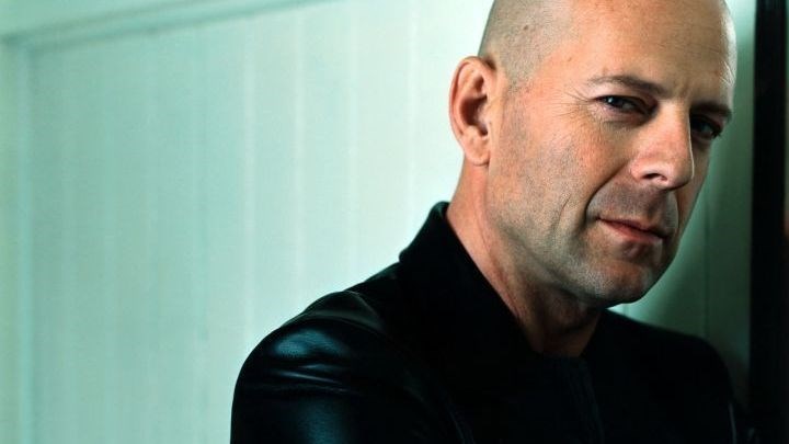 Ξέφρενες νύχτες για τον Μπρους Γουίλις – Σε κακό χάλι τον έβγαλαν από κλαμπ – ΦΩΤΟ