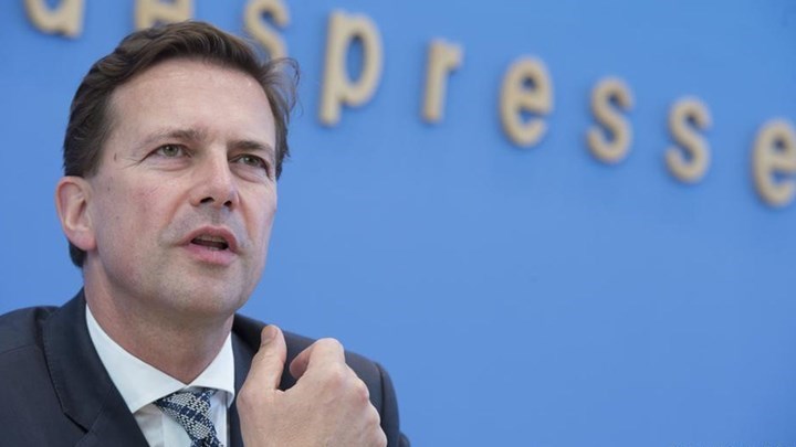 Τις δηλώσεις Μέρκελ προβάλλει στα κοινωνικά δίκτυα ο κυβερνητικός εκπρόσωπος της Γερμανίας