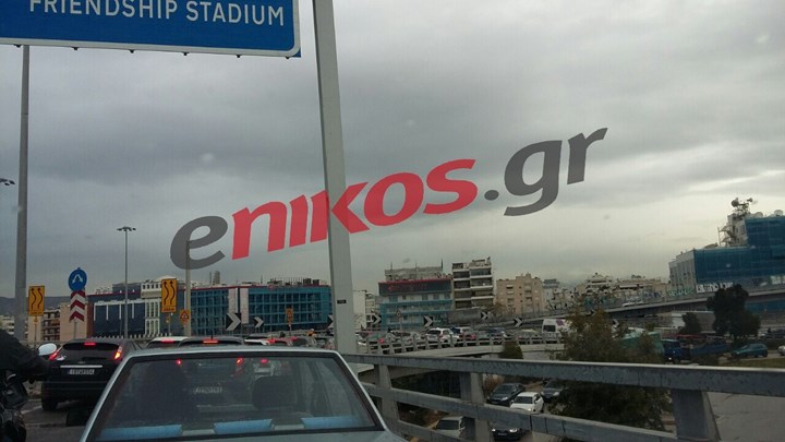 Μετ’ εμποδίων η κίνηση των Ι.Χ. – Κλειστή η άνοδος της Ποσειδώνος και της Συγγρού λόγω Μέρκελ – ΦΩΤΟ αναγνώστη