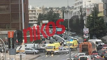 Εγκλωβισμένα στους δρόμους ακόμη και τα ασθενοφόρα – ΦΩΤΟ αναγνωστών