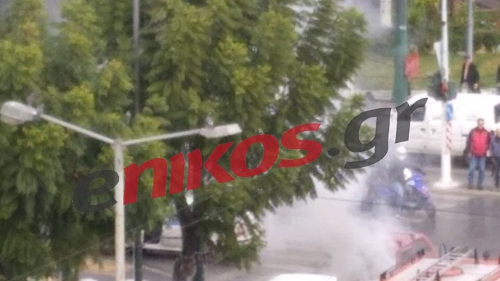 Στις φλόγες αυτοκίνητο στην Καλλιθέα- ΦΩΤΟ