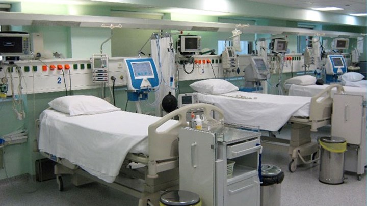 Μεγάλη έλλειψη κλινών στις ΜΕΘ καταγγέλλει η ΠΟΕΔΗΝ