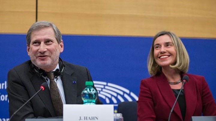 Τα συγχαρητήρια Μογκερίνι-Χαν για την υπερψήφιση της Συνταγματικής Αναθεώρησης στην ΠΓΔΜ